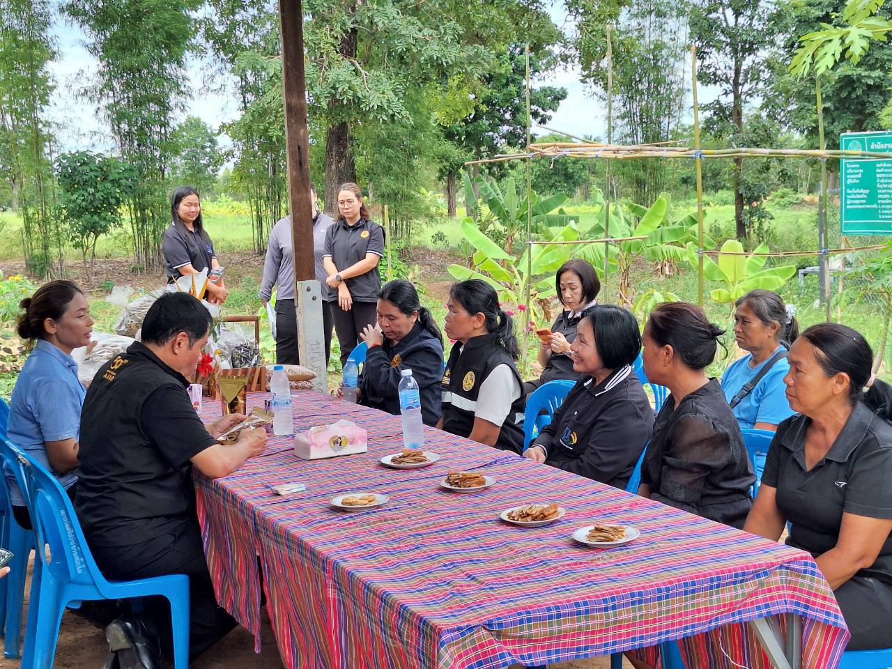 title - ผู้ตรวจราชการ ส.ป.ก. ลงพื้นที่จังหวัดขอนแก่น ประชุมติดตามความก้าวหน้าผลการดำเนินงาน พร้อมตรวจเยี่ยมให้กำลังใจกลุ่มวิสาหกิจชุมชนสมุนไพรไผ่คำ 39 